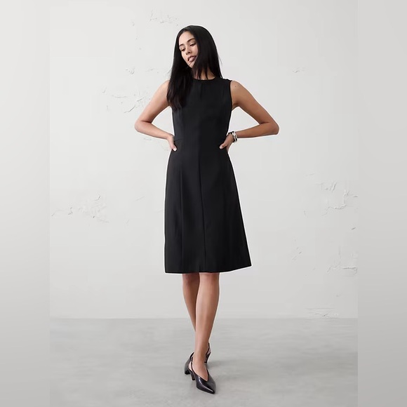 Banana Republic Factory Dresses & Skirts - Banana Republic Factory Black Sculpted Sheath Dress